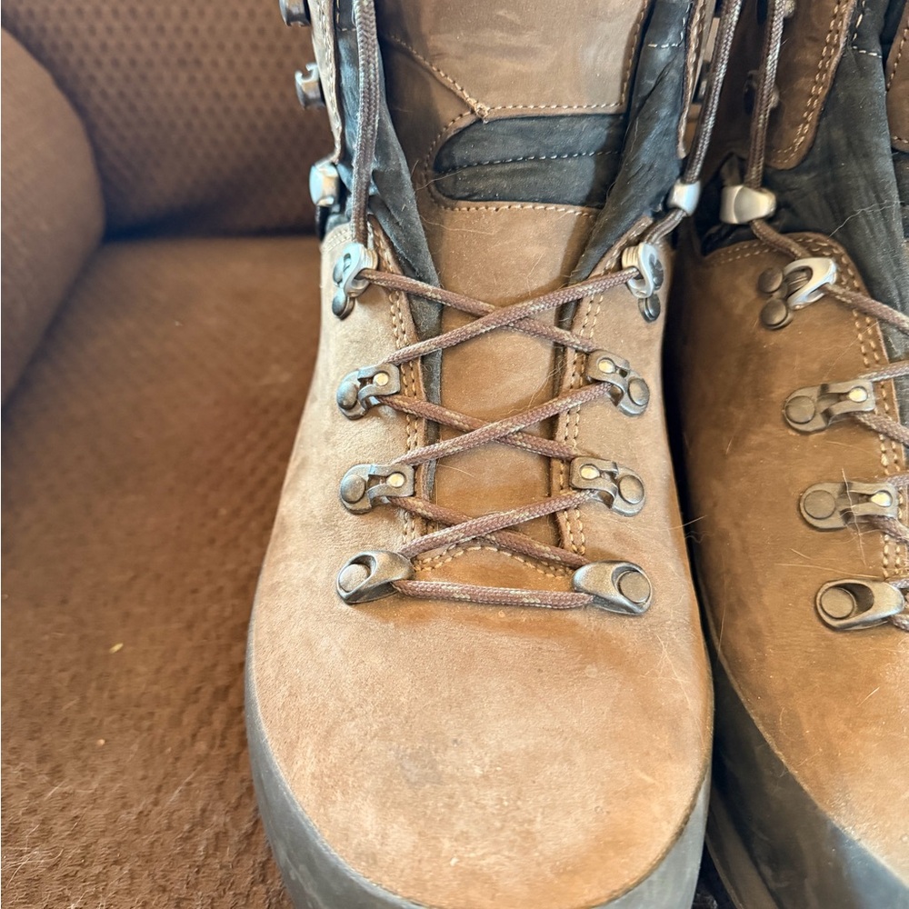 Lowa Dark Brown Outdoor Boots - Picture 3 of 7